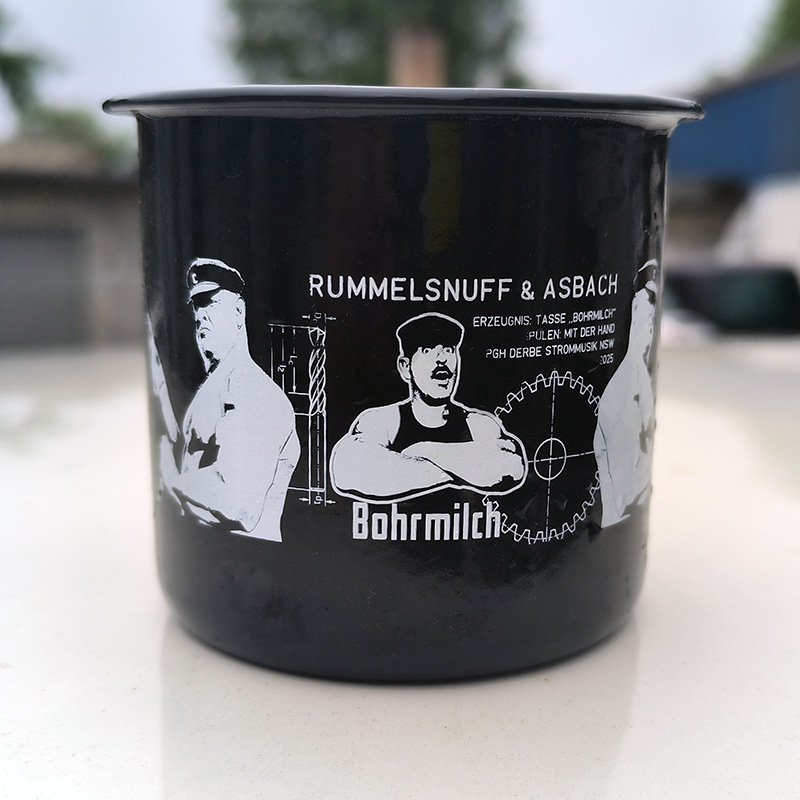 Tasse Bohrmilch-Rummelsnuff Emaille
